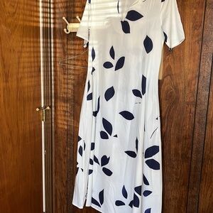 Norcor woman’s leaf print a line midi dress